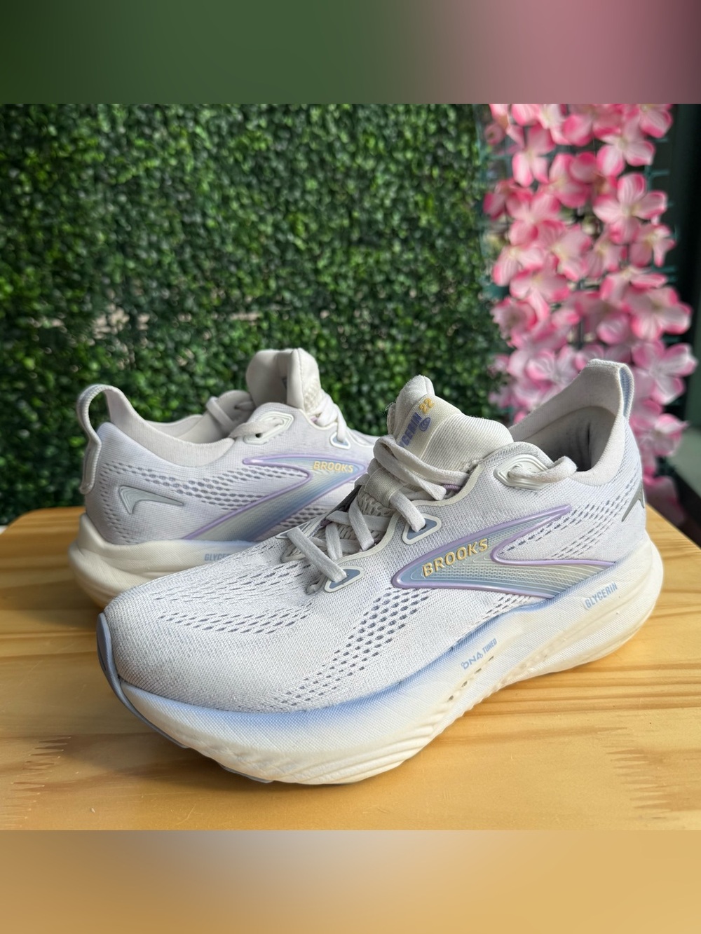 Brooks Glycerin 22 Women’s 8 B Running Shoes White Blue Heron 120434